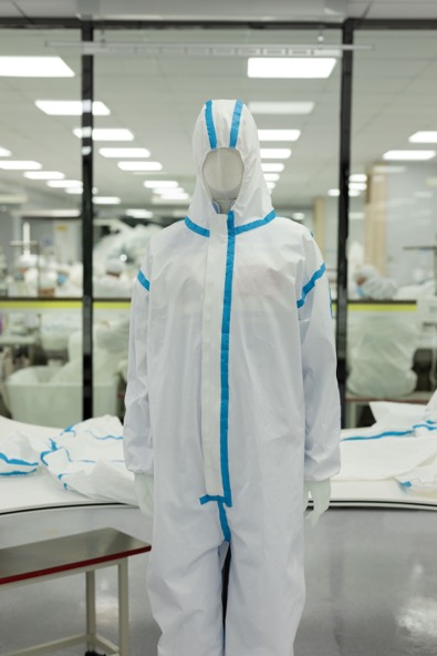 石獅服裝企業跨界轉產防護服，24小時不停機保障抗疫物資